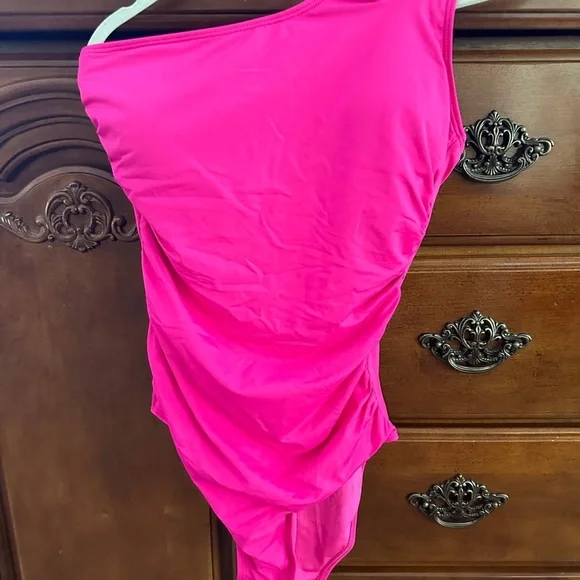 One-Shoulder Pink Swimsuit - Picture 4 of 8
